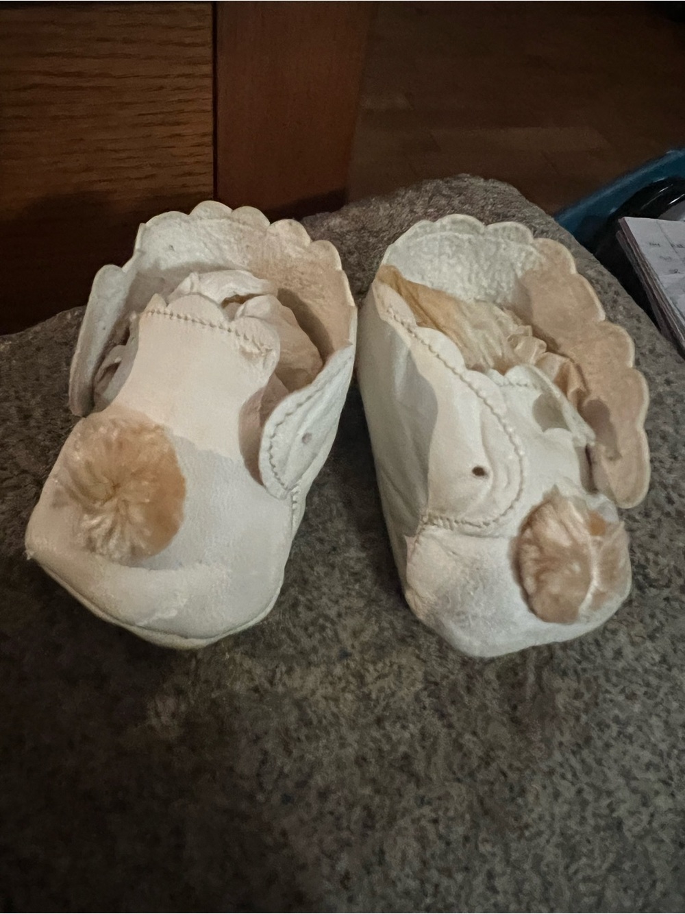 Vintage Baby Girls Soft Sole Pom Pom Shoes